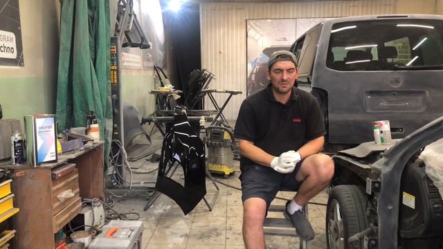 Полиэфирная шпатлёвка и полиэфирный грунт.