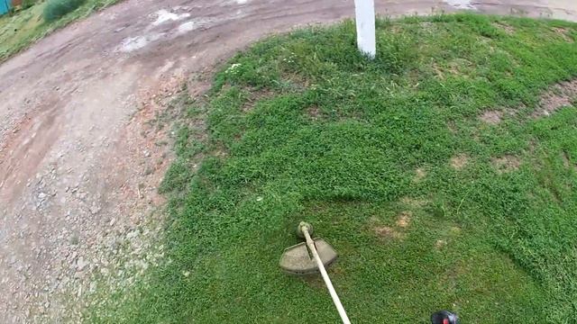 Покос травы на участке. Дикие гуси дома! Жизнь в деревне. смотреть онлайн