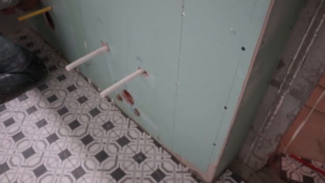 Как рассчитать и уложить плитку на пол в душевой своими руками. смотреть онлайн