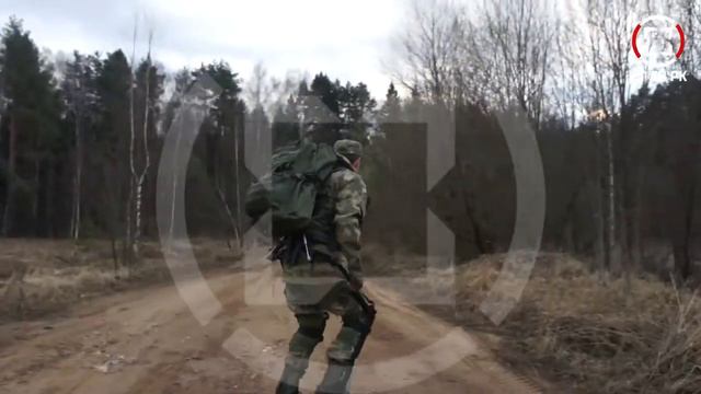Жесткий пассивный экзоскелет. Позволяет нести 40 кг. полезной нагрузки. смотреть онлайн