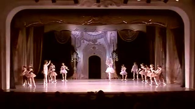Золушка на балу (танец с бубном).avi смотреть онлайн