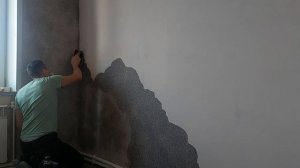 Ремонт в доме. Клеем жидкие обои.