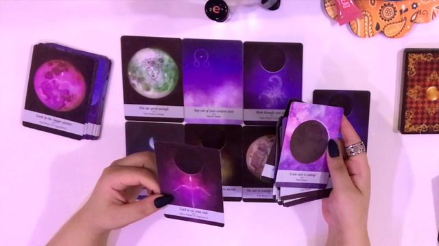 PICK A CARD|WHO IS SPYING ON YOUR SOCIAL MEDIA? 🕵🏻👁👩🏻💻👀 смотреть онлайн