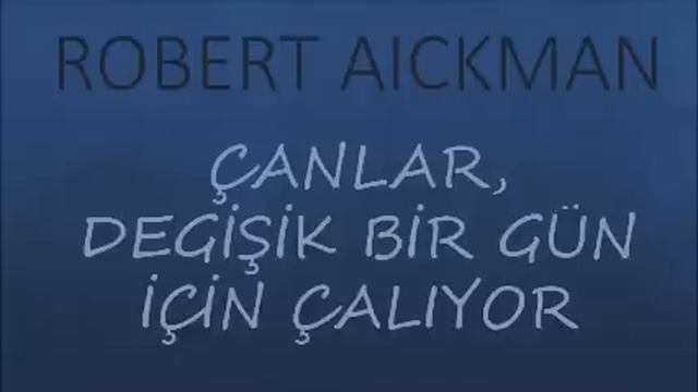 "ÇANLAR, DEĞİŞİK BİR GÜN İÇİN ÇALIYOR" ROBERT AICKMAN sesli öykü tek parça Akın ALTAN смотреть онлайн
