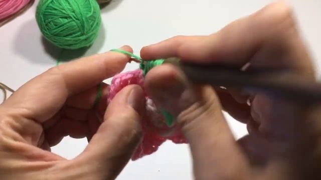 Сидушка на табурет баварской вязкой/Seat on a stool Bavarian knitted смотреть онлайн
