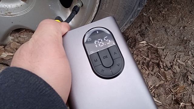 Портативный компрессор Baseus CRCQB02, качаю колеса после зимы смотреть онлайн