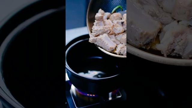 莲藕排骨汤，排骨汤好吃的秘诀在这里 смотреть онлайн