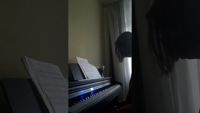 Играем двумя руками в скрипичном и басовом ключе смотреть онлайн