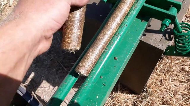 Брикет из камыша.