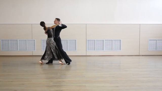Progressive side step reverse turn in Tango Левый поворот на поступательном боковом шаге в Танго смотреть онлайн