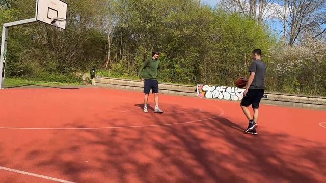 Стритбол. Игра 1 на 1. Повторили тренд TikTok смотреть онлайн