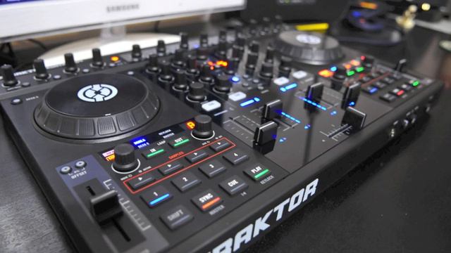 Retro Reverse (80s Megamix) Part 2 смотреть онлайн
