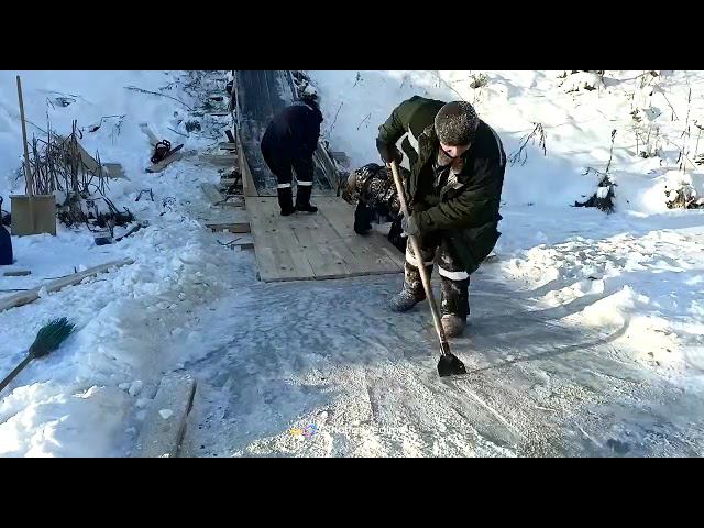 В свердловском городе вновь построили народную горку смотреть онлайн