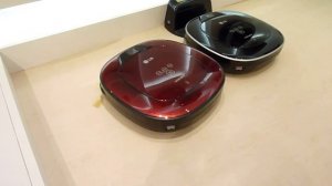 LG Hom-Bot Square