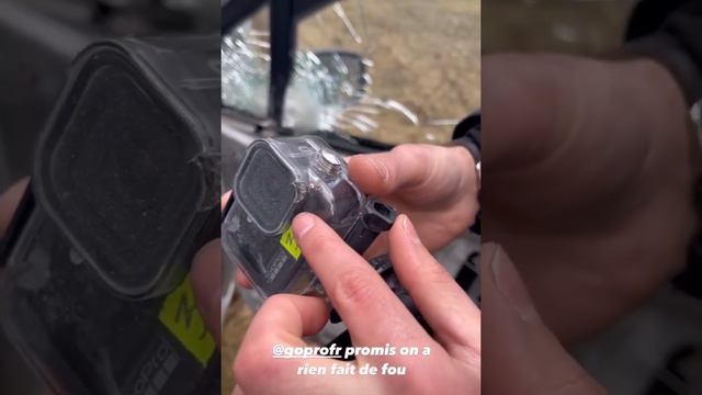 Sylvain et Pierre de Vilebrequin fusillent une Peugeot 807 Diplomatique (Story Instagram) смотреть онлайн