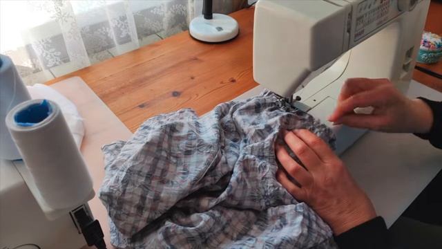 Из испорченной майки и старой юбки сшила потрясающий наряд к лету. Показываю результат смотреть онлайн