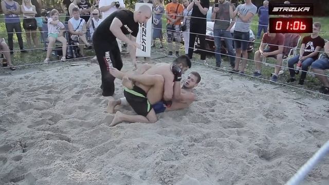 БОРЕЦ напал на РУКОПАШНИКА !! Быстрый Бой ! смотреть онлайн