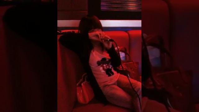 Covering her face all the way смотреть онлайн