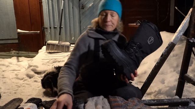 KEEP YOUR FEET WARM IN WINTER | What to wear in Extreme Cold смотреть онлайн