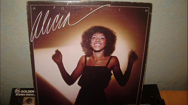 ALICIA MYERS - LOVE ME OR LEAVE ME ALONE смотреть онлайн