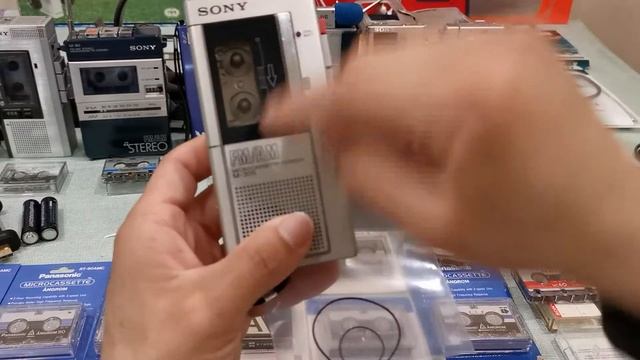 Sony M-305 FM/AM Microcassette ultra-portable смотреть онлайн