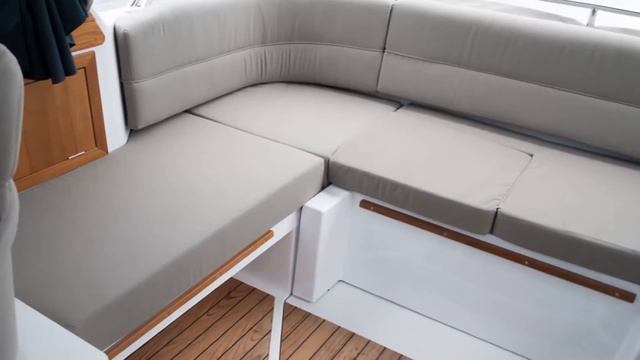 Морской катер с каютой Aquador 24 Hard Top - Рестайлинг 2017 года. смотреть онлайн