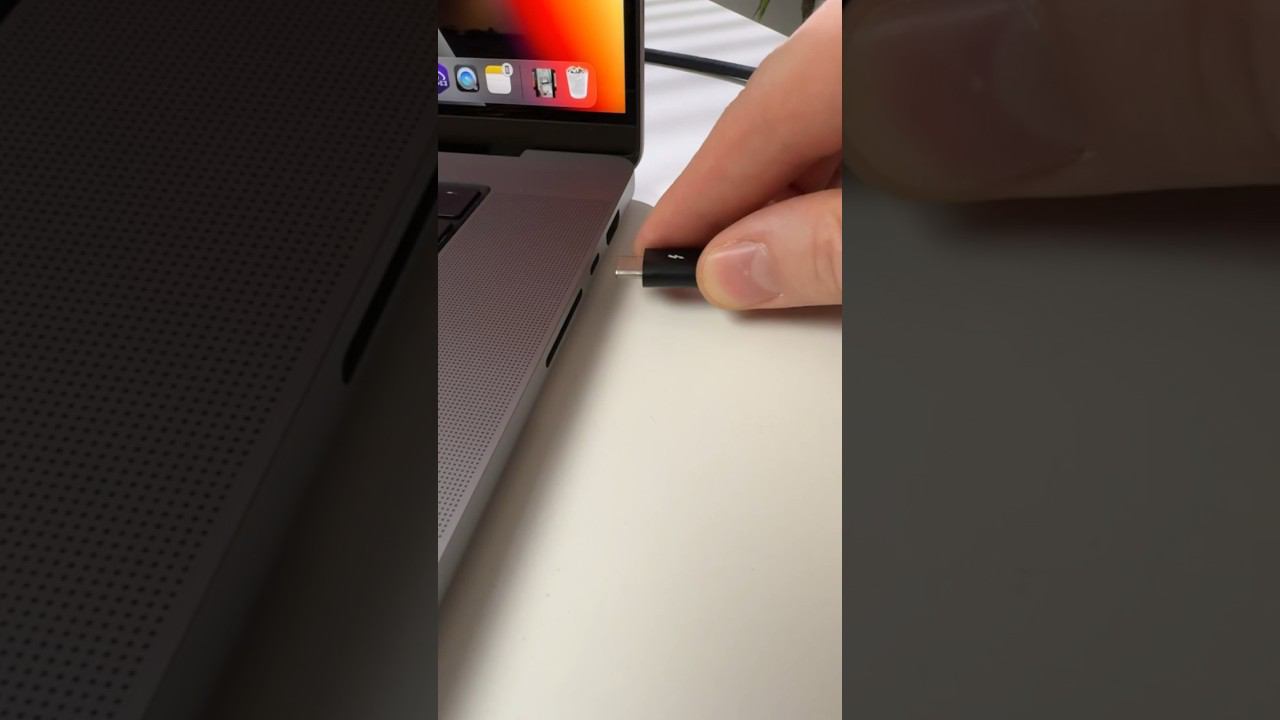 Черный кабель от Apple смотреть онлайн