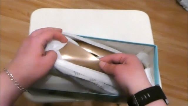 Vivienne Westwood x Melissa Space Love 16 Gold Pearlized Orb Unboxing смотреть онлайн