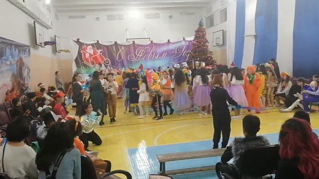 Школа 17. Новый год наступил.Дети празднуют Новый 2020год. смотреть онлайн