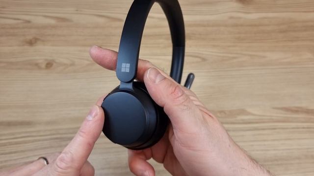 Microsoft Modern Wireless Headset is it GOOD or WHACK? смотреть онлайн