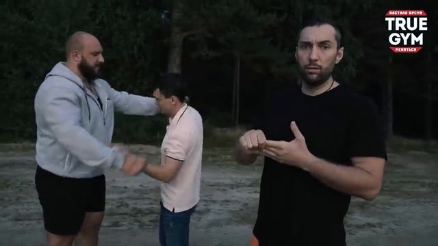 Здоровый амбал против дрища / Как победить в драке, если ты меньше и слабее смотреть онлайн