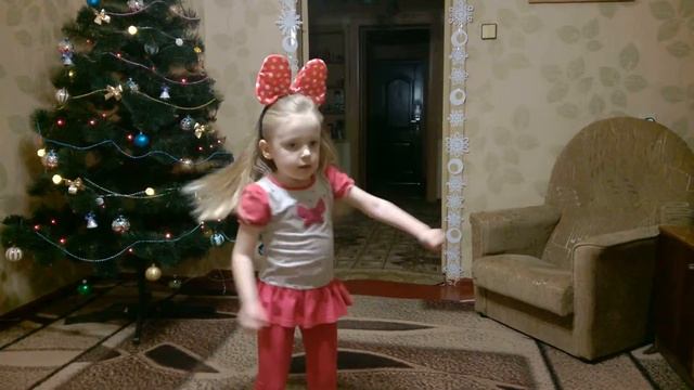 Новогодние танцы смотреть онлайн