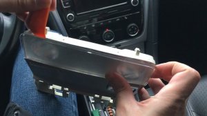 Замена лампочек в плафонах подсветки салона Volkswagen Passat NMS