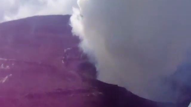 Полет над вулканом Ньямурагира.ДР Конго смотреть онлайн