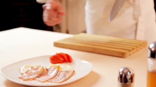 Яичница с помидором и беконом смотреть онлайн