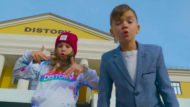 Дико тусим//ПАРОДИЯ от Distory смотреть онлайн