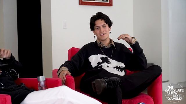 The Dixie D'Amelio Show with Lil Huddy смотреть онлайн