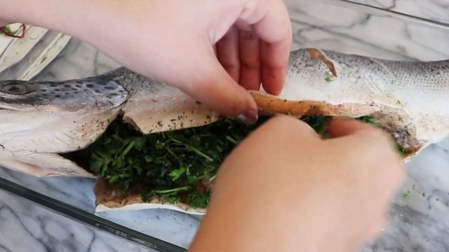 ??? ДИЕТИЧЕСКАЯ форель Проще не бывает - Рыба с зеленью в рукаве или в фольге - Просто быстро Рецеп смотреть онлайн