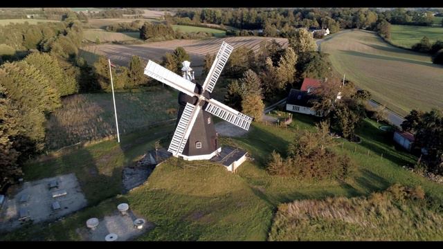 18th Century Mill filmed with the Parrot Anafi Drone смотреть онлайн