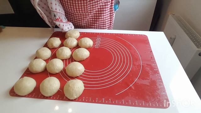 Leckere süße russische Schnecken mit Erdbeeren Marmelade. смотреть онлайн