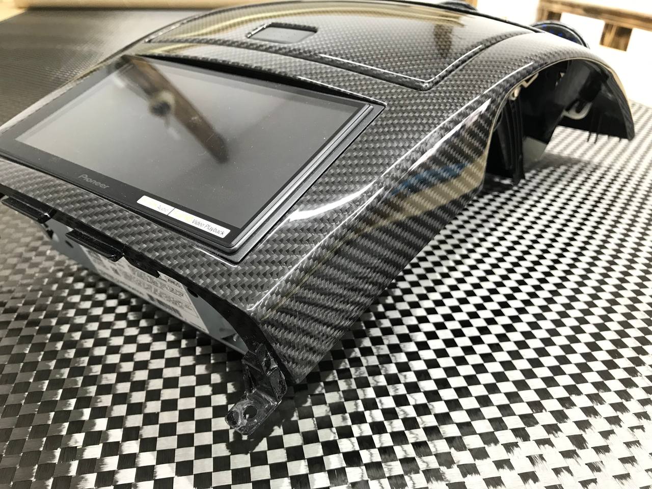 Ламинация карбоном Twill 2x2 (классика ) комплекта передней консоли Nissan 350z