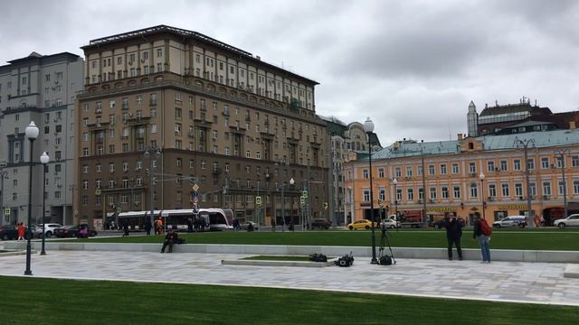 Трамваи у Белорусского вокзала. 4K смотреть онлайн