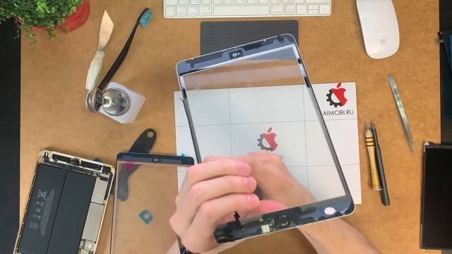 Замена аккумулятора и тачскрина на iPad Mini 3 смотреть онлайн
