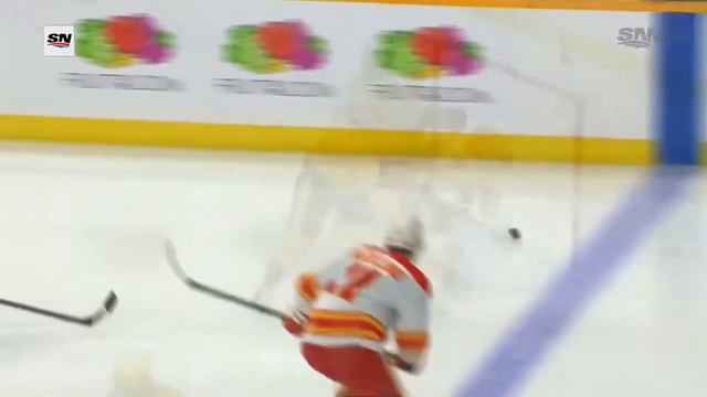 Matthew Tkachuk Gets Into It With Colton Sissons смотреть онлайн