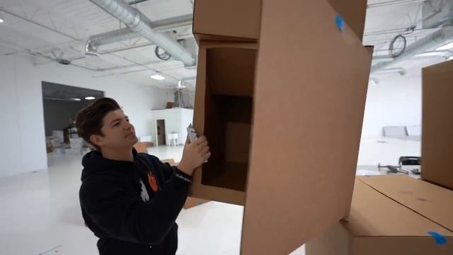 ULTIMATE Cardboard Box Fort Battle! *SECRET ENTRANCE!* vs Brianna смотреть онлайн