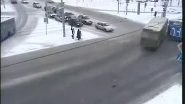 Автобус vs трамвай смотреть онлайн