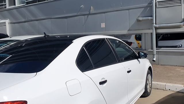 Оклейка автомобиля Volkswagen Jetta пленкой белый глянец смотреть онлайн