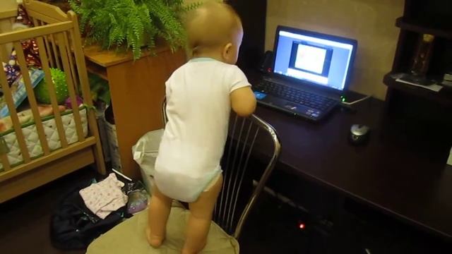 Ребенок танцует! Дина, 10 месяцев смотреть онлайн