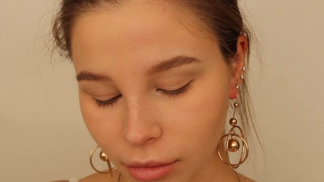 ИЗ ДНЕВНОГО МАКИЯЖА В ВЕЧЕРНИЙ смотреть онлайн