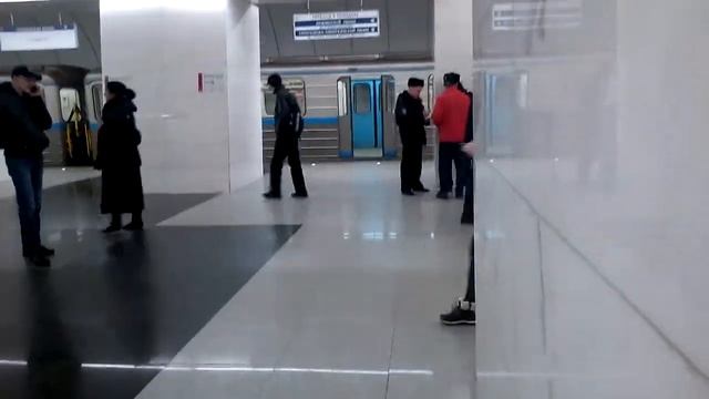 Метровагон 81-717.6 на станции Петровско-Разумовская смотреть онлайн